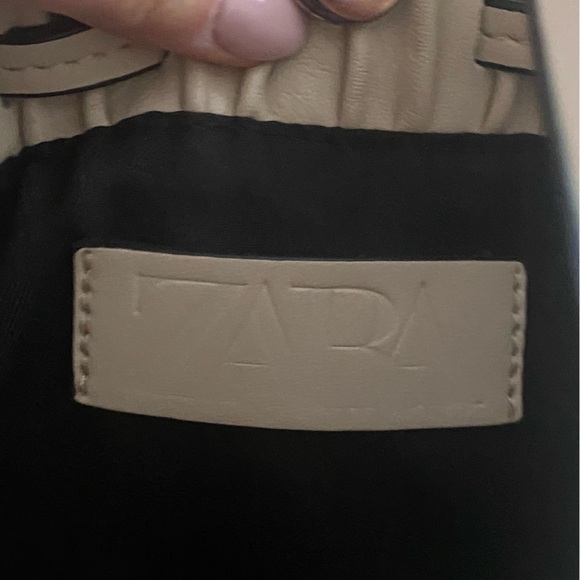 Zara | Beige Pleated Bucket Bag - Picture 2 of 5